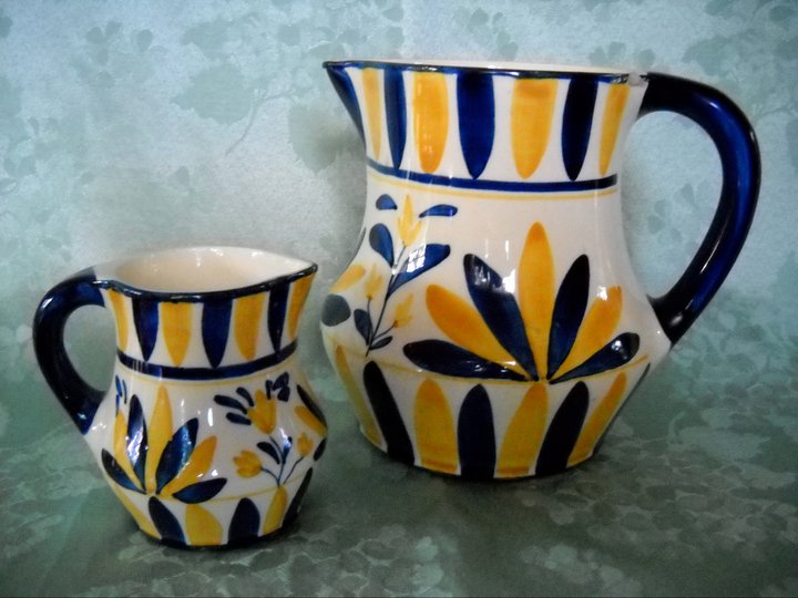 Black and gold autumn pitcher set